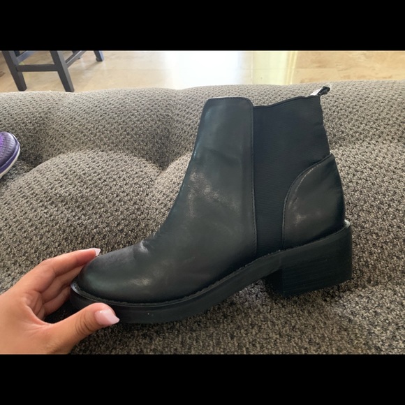 Steve Madden (limited edition) boots! - Picture 2 of 7